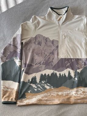 ✨3/$30✨ 3/4 Pullover with Mountain Print Pattern